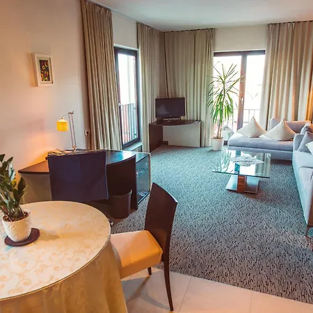 Hotel Lindenhof Tepe 4*